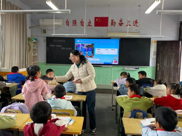 优质师资向乡村学校薄弱学校流动有效缓解师资短缺情况