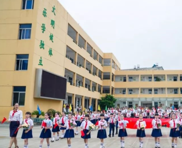 教育结构也让更多家庭对孩子的长时间求