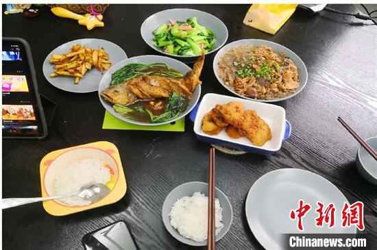  疫情催化别样“饮食男女”：人间烟火 “云”上佳肴